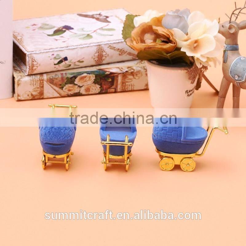 Adroable blue velvet baby stroller antique style ring box