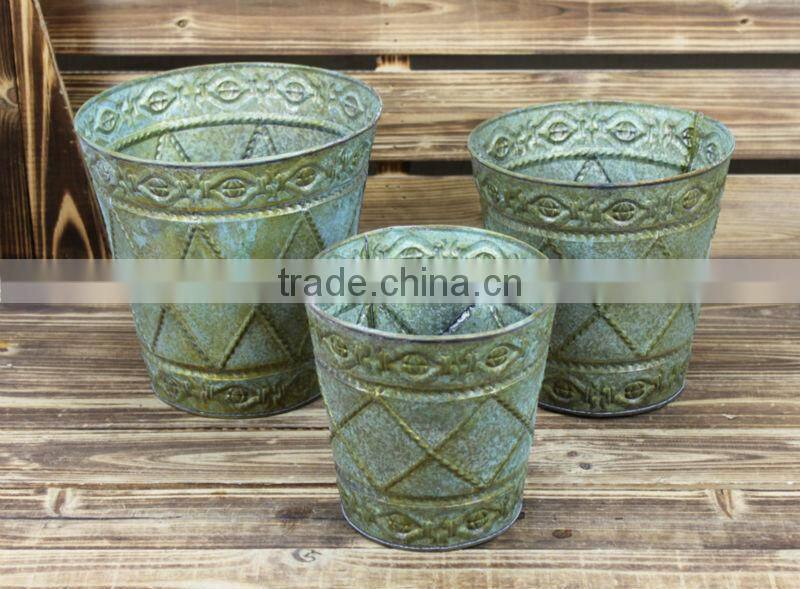 Shabby chic metal plant por for garden decor