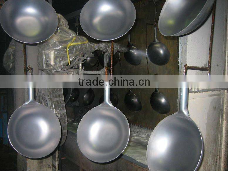 Iron deepfryer which it is crispy and is fried deliciously