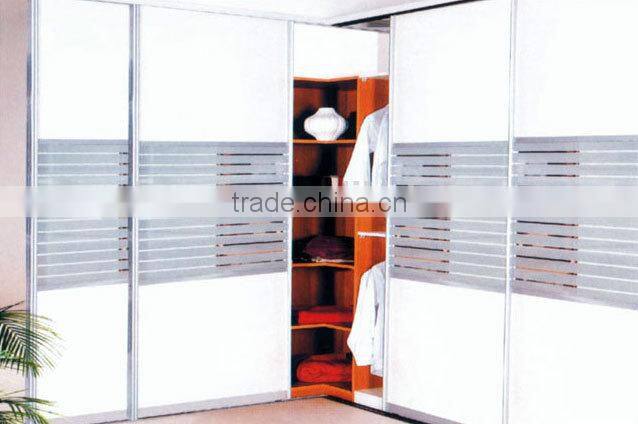 Lower horizontal aluminium sliding door frame profile