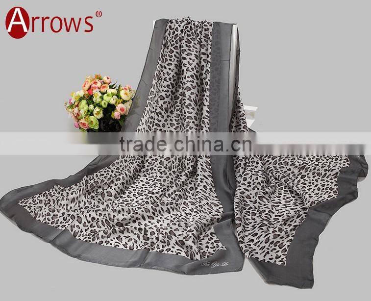 Degital Printed Oversize Leopard Ladies Women's Silk Neck Shawl and Scarf