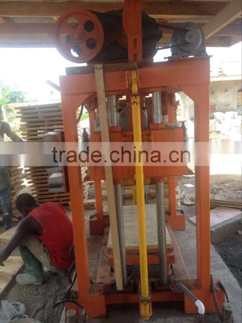Semi-automatic vibration brick making machine QTJ4-40 using electric in Kenya