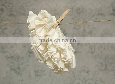 Hot sale high quality childrens boutique clothing baby girl short hot pants with cake candle kids lace bloomer