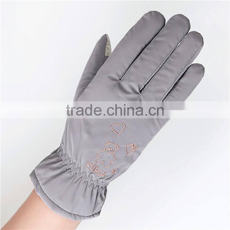 China Anti-slip Touch Screen Big Warm Cotton Polyester Gloves Winter Warm Embroidered Glove