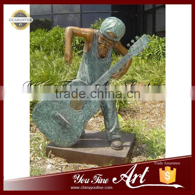 Garden Decorate Bronze Little Boy Play Guitar Sculpture