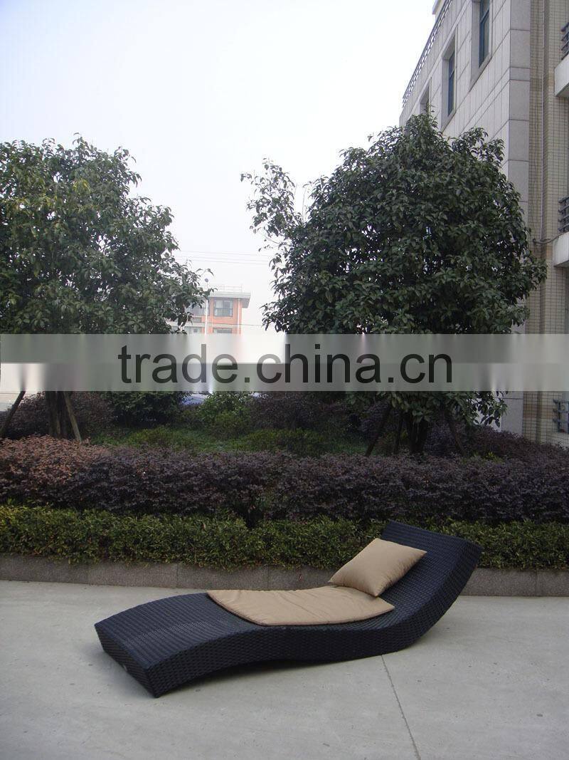 Rattan pool sunbed