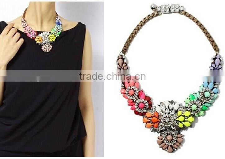 2016 hot sales bulk flower resin crystal material gold chain flower pendant shourouk statement necklace semi precious jewellery