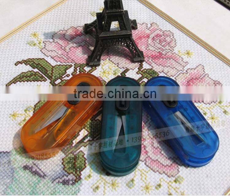 Wholesale sewing craft tools mini scissors with cap for cross stitch
