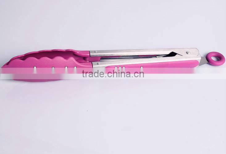 Plastic food serving tongs