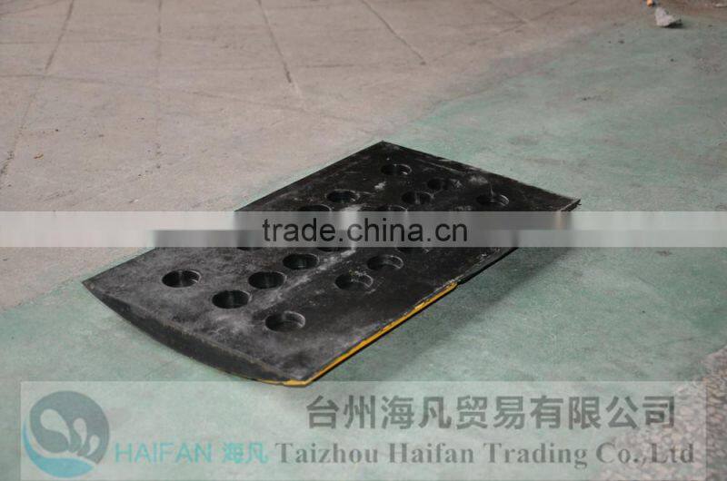 500*300*40mm New Products rubber speed bump for Crossroads /High quality hot sell rubber speed bump used in Intersection