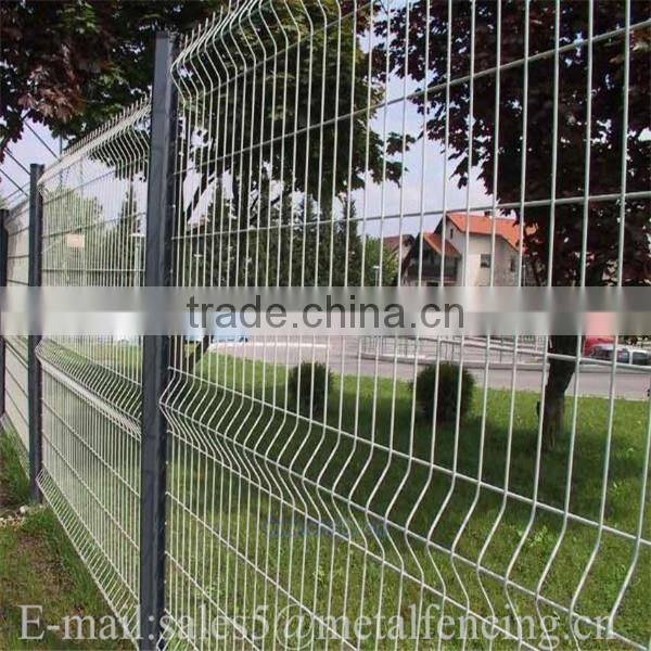 PVC coated welded wire mesh fence panels in 6 gauge.