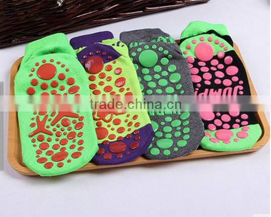kids fashion anti slip trampoline socks/kids neoprene socks