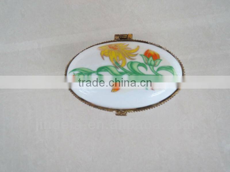 porcelain/ceramic jewel box with decal
