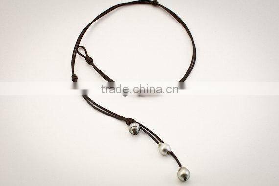 Knotted LEATHER & Three FRESHWATER Pearl Bracelet - Round
