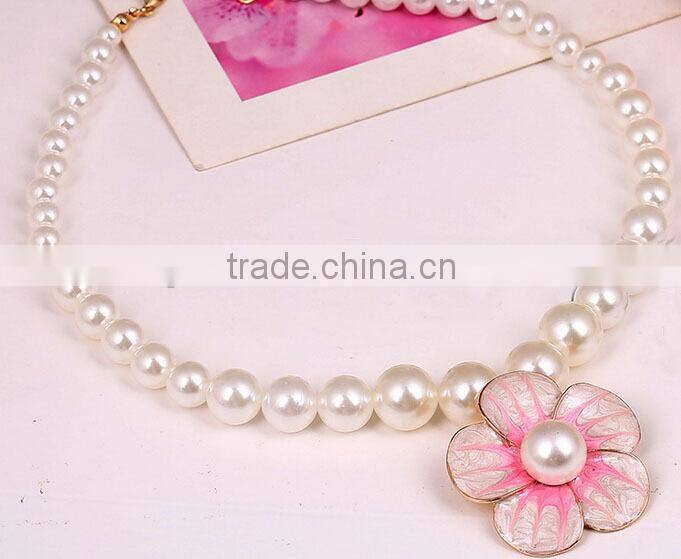 Hot selling beautiful lady pearl flower necklace