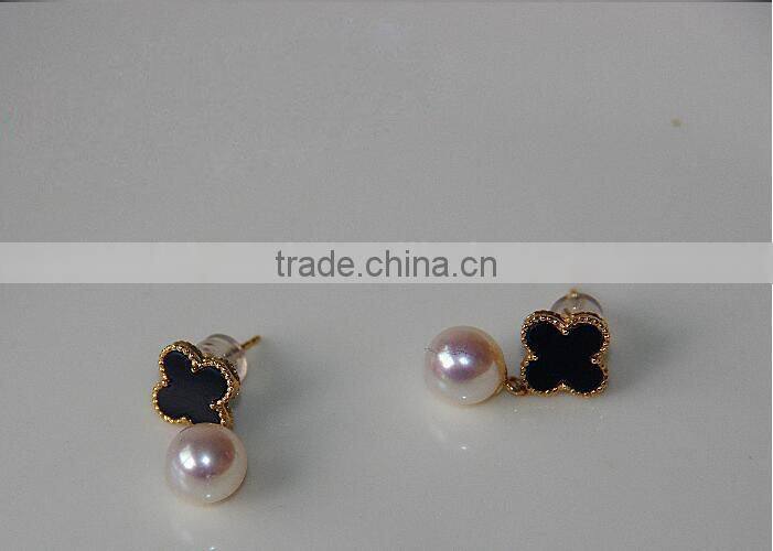 7.5-8 mm Akoya pearl earring
