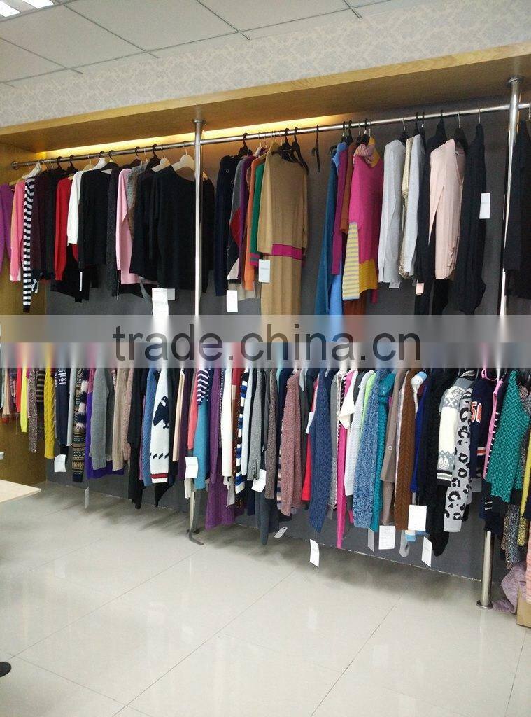 Ladies' sweater in sequins yarn