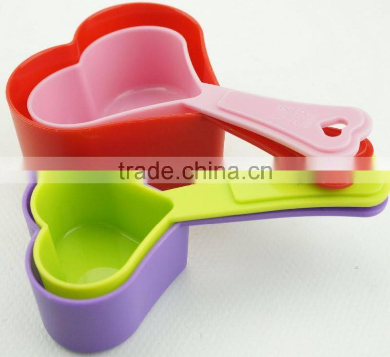47009 4PCS HEART SHAPE MEASURING CUP