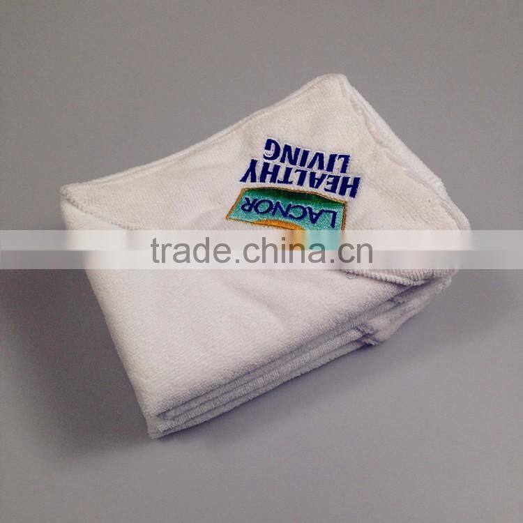 Microfiber sports/gym towel with logo zipper