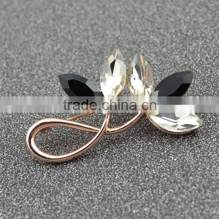 The New 2015 Leaf Shape Brooch Europe And The United States Process Both Men And Women Pin