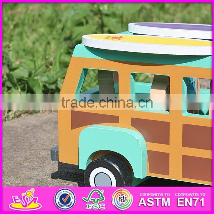 2017 New products funny dog and four people wooden car for kids W04A314