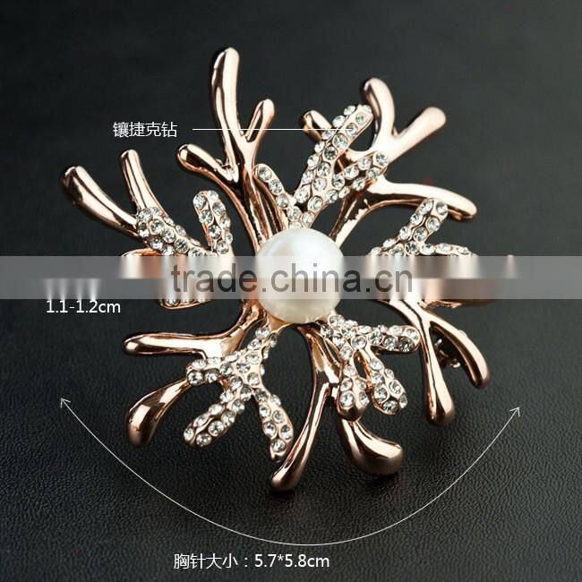 Gold-plated natural pearl snowflakes antlers shawl brooch buckle