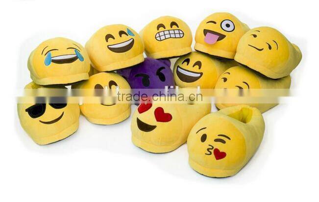 Soft slippers plush/Wholsale Factory emoji slippers/plush emoji shoes