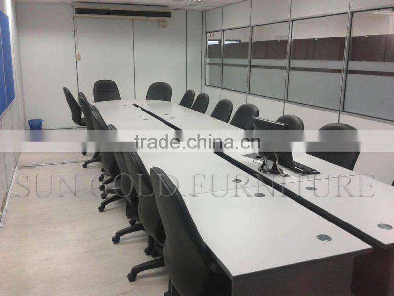 Modern Conference Desk with Power Socket Wood Meeting Table (SZ-MT032)