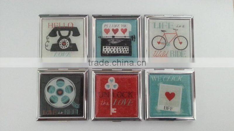 square shape luxury compact mirror with epoxy logo for gift This cosmetic mirror is made of iron with plating and decorated wi
