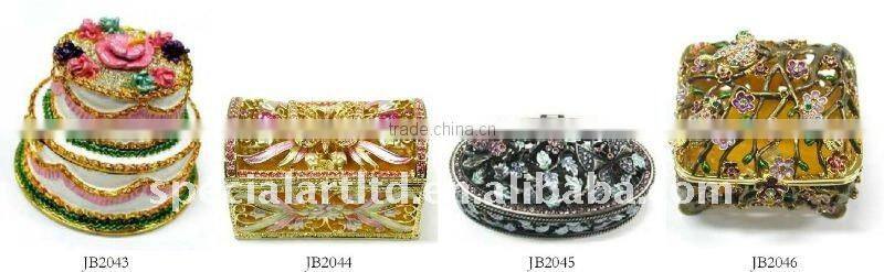 metal crystal apple design jewelry box with magnet closure,good quality and various designs,passed SGS factory audit