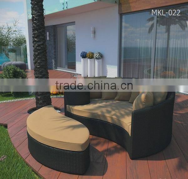 Beach Chair - Curve Rattan Wicker Lounge chair - Love Sun Lounger - Resin Rattan Sunbed