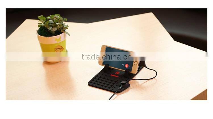 Hot Sale Remax Mobile Phone Holder Universal Car Charging Stand Mounts Phone Holder
