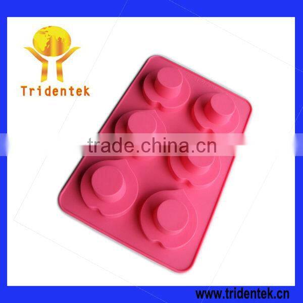 Hot Sell Novelty Romantic Silicone Cupcakes Mold With Heart Shape