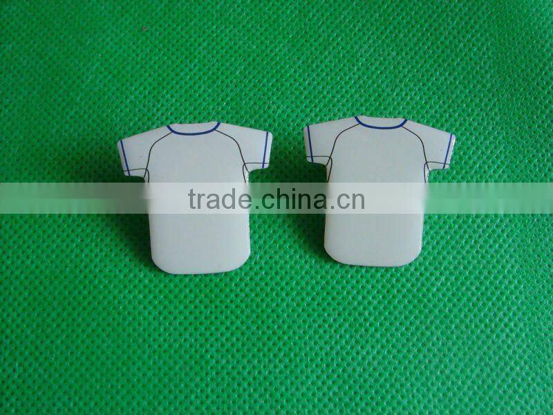 Car shape metal badge with epoxy coating