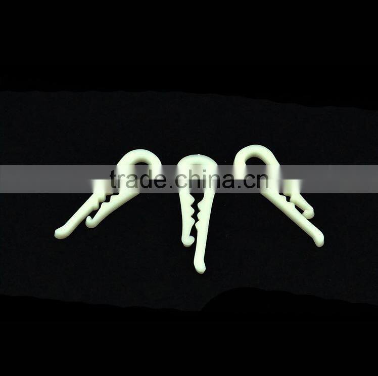 7cm Milk White Big U Shape Plastic Shirt Collar Clips with Teeth