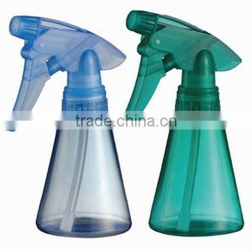 Plastic trigger spray bottle