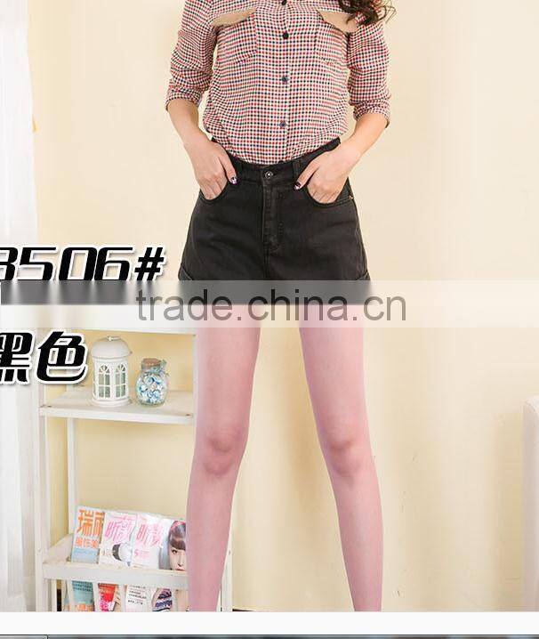 The summer of 2015 LADIES SHORTS denim shorts are a frayed hem the denim shorts