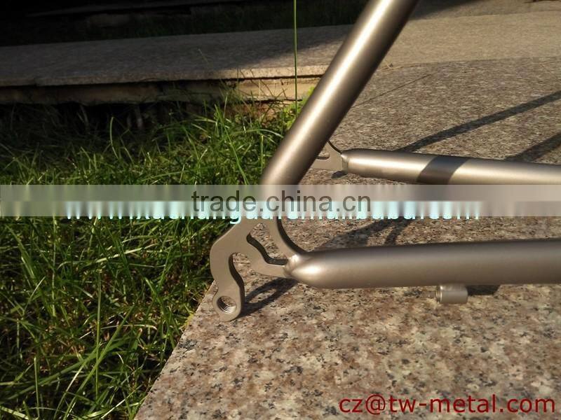 Customized Titanium road bicycle frame touring bike frame with polished logo & Integrated head tube