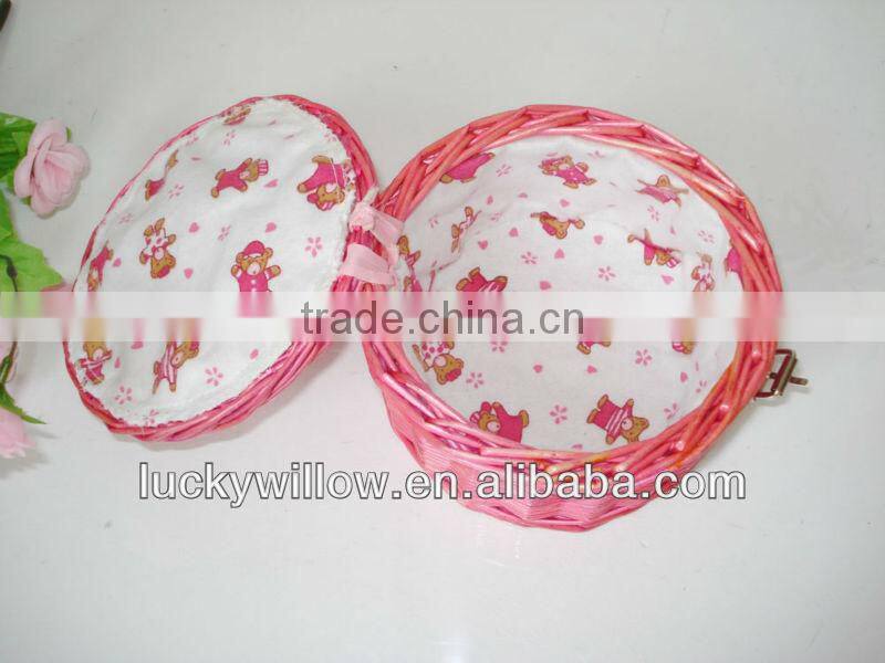 wicker cosmetic basket with lining and lid