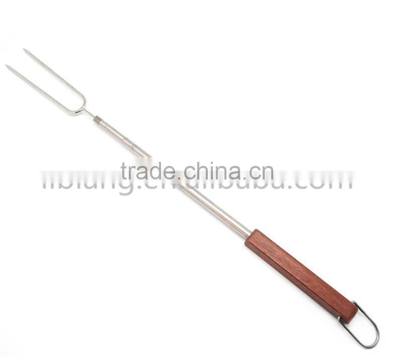 Telescopic bbq fork with wooden handle