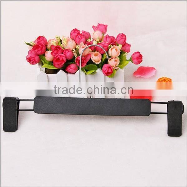 custom hard plastic hanger with metal hook/cheap plastic hanger with metal hook/custom hanger manufacturer