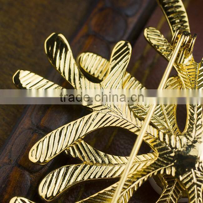 Gold-plated natural pearl snowflakes antlers shawl brooch buckle