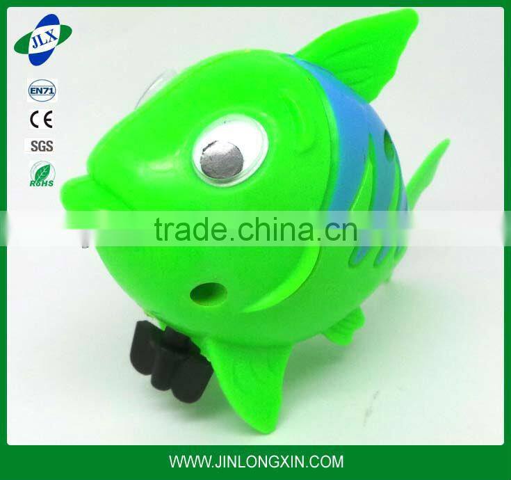 Shake the tail wagging its tail fish fish green