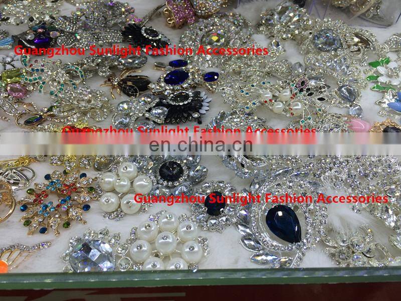 Fashion metal rhinestone buttons with flower shape