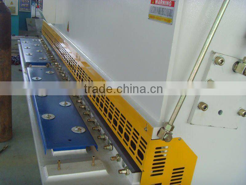 Hydraulic guillotine shearing machine with E21 controller