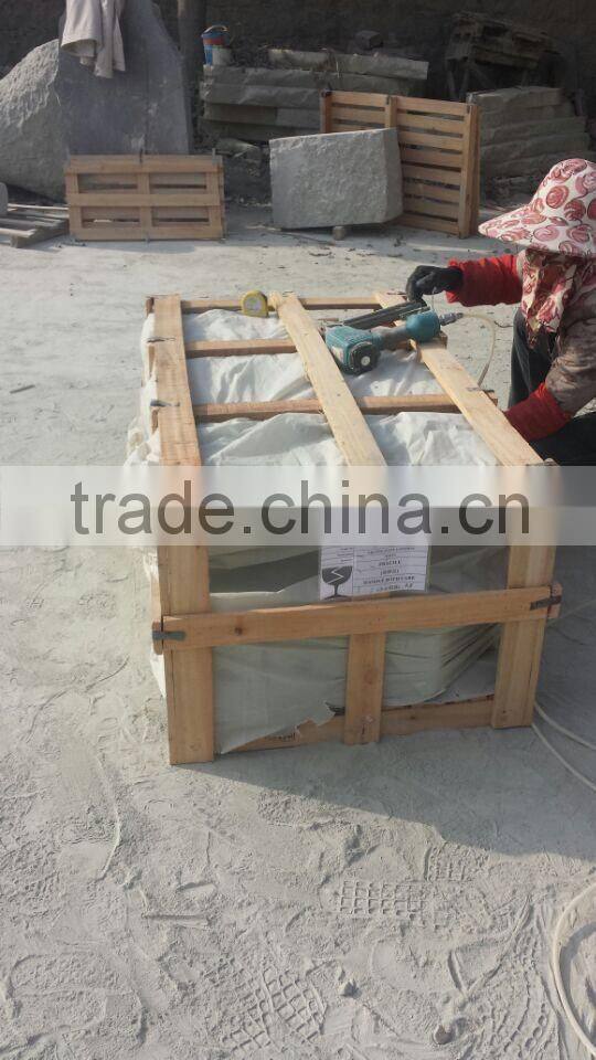 garden stone lantern