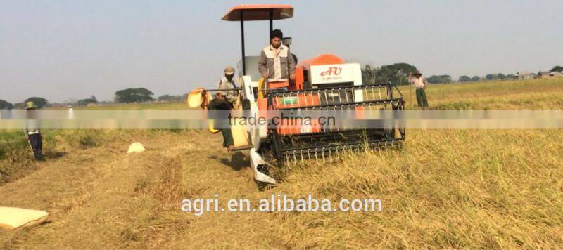 Mini agricultural machine of rice and wheat harvester