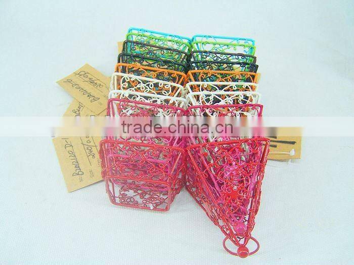 Wire Chocolate gif packaging box with a square base