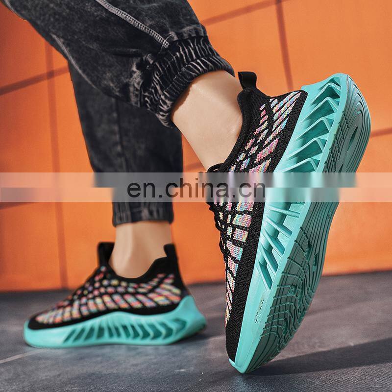 Factory Outlet 2021 Christmas and Winter New Korean Fashion Trend Flying Knitted Custom Men's Fashion Casual Sports Shoes