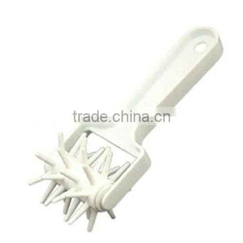New style plastic dough dockers roller dough cutter
